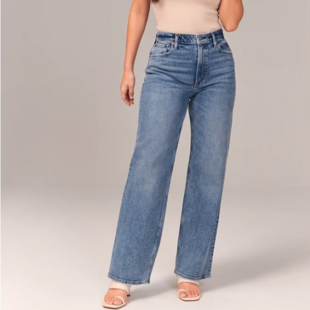 NWT Abercrombie Fitch Curve Love 90s Relaxed Jeans